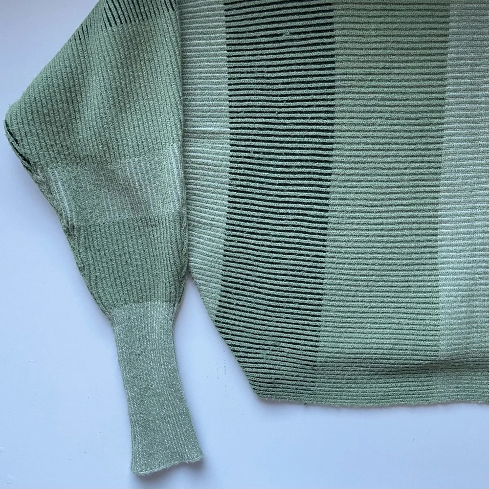 Philosophy Cropped Sweater - Republic Clothing - Size Medium - Picture 4 of 12